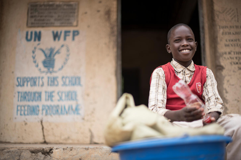 乌干达学校营养餐项目受益儿童  照片 © WFP/Hugh Rutherford