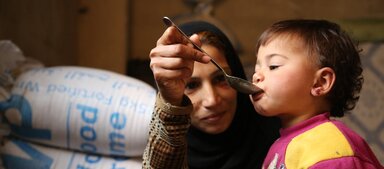 世界粮食计划署/Abeer Etefa 母亲和孩子