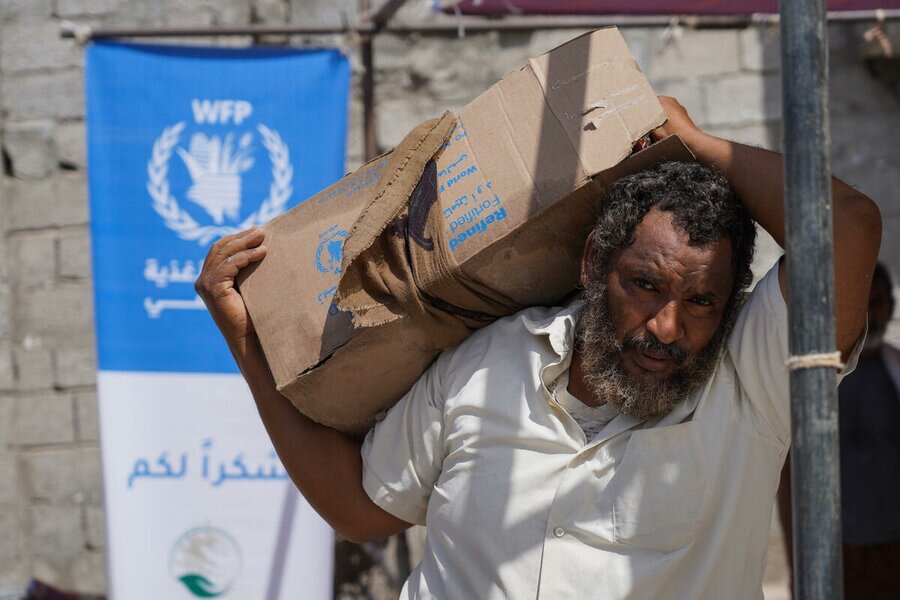 在也门的阿比扬省，53岁的阿德尔是每月接受世界粮食计划署粮食援助的31.9万人之一。照片©WFP/Ahmen Altaf