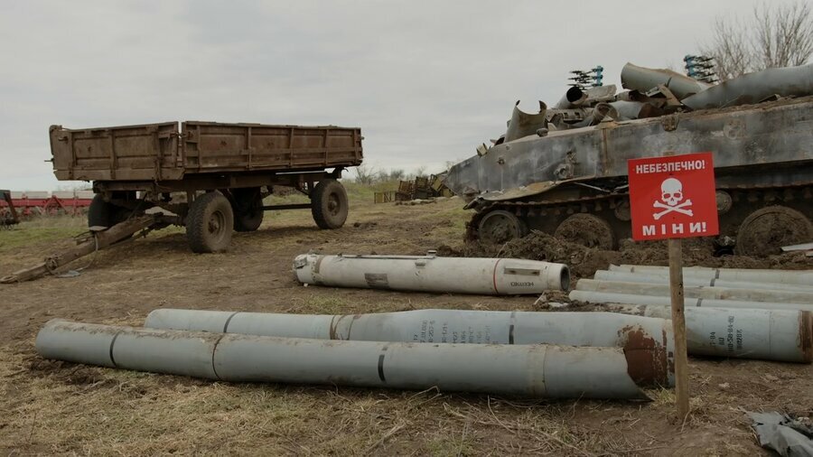 乌克兰几乎三分之一的农地现在都处于被占领、毁坏、埋有地雷或战事残骸的状况而无法耕种。照片© WFP/Serhii Artemov