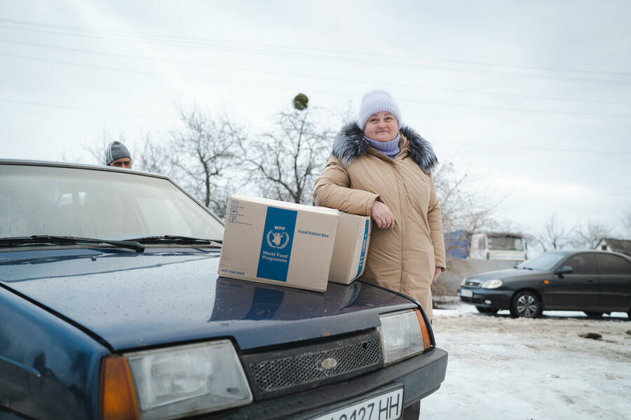 世界粮食计划署每月向乌克兰逾300万人提供粮食、现金或代金券。照片© WFP/Antoine Vallas 