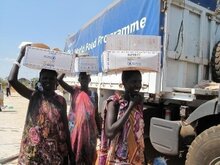 世界粮食计划署为因武装冲突而流离失所的南苏丹难民提供粮食