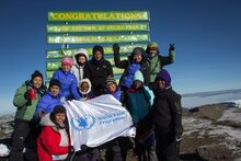 庆祝国际妇女节，世界粮食计划署支持登山队登顶乞力马扎罗山